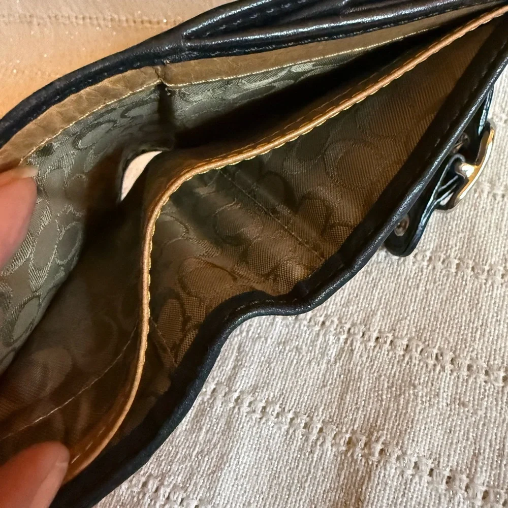 Vintage Coach Black Leather Bifold Wallet with Buckle Detail - Picture 5 of 5
